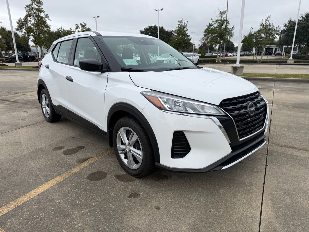 2025 Nissan Kicks Play S photo 4