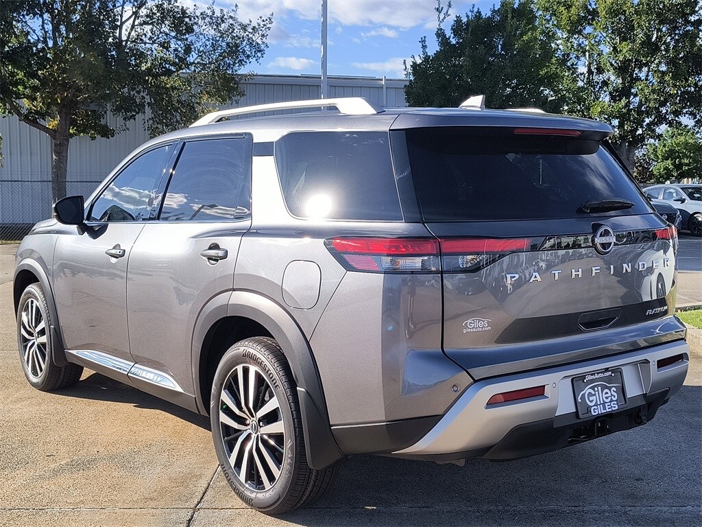 2025 Nissan Pathfinder Platinum photo 3