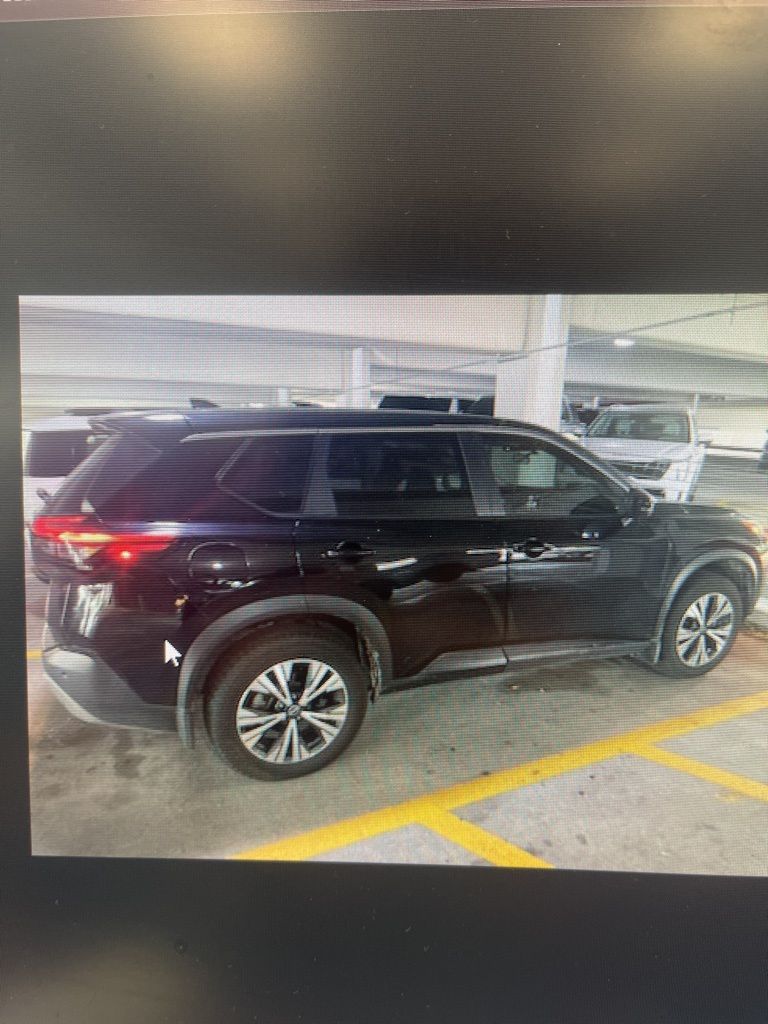 2022 Nissan Rogue SV photo 2