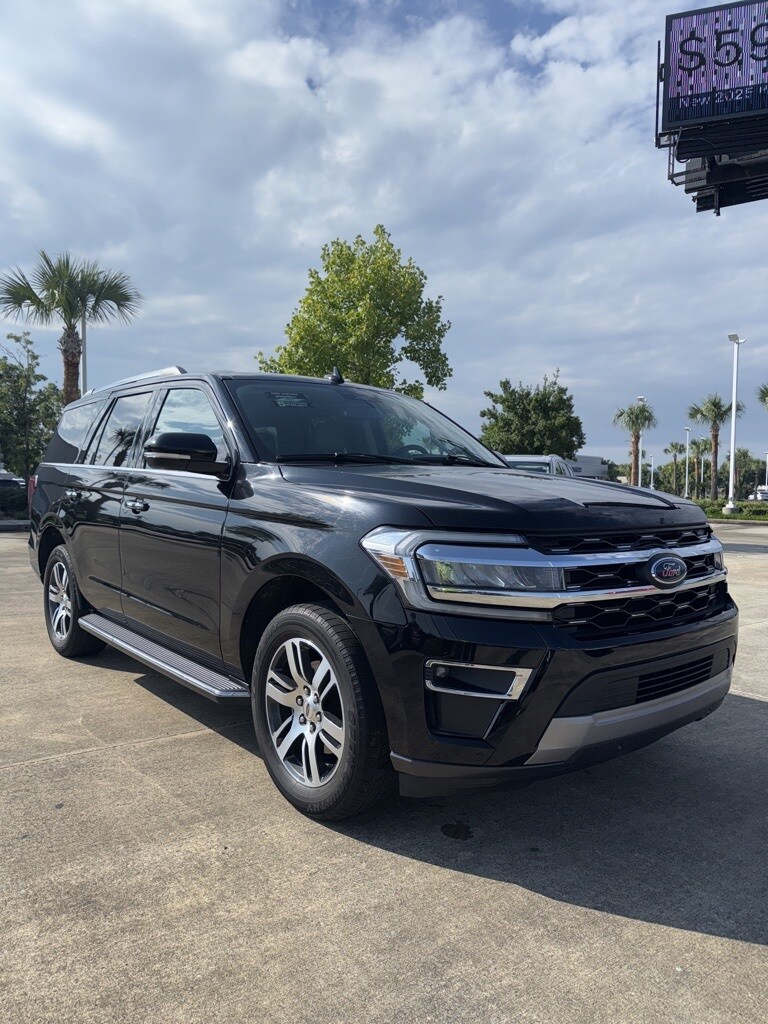 2023 Ford Expedition Limited photo 2