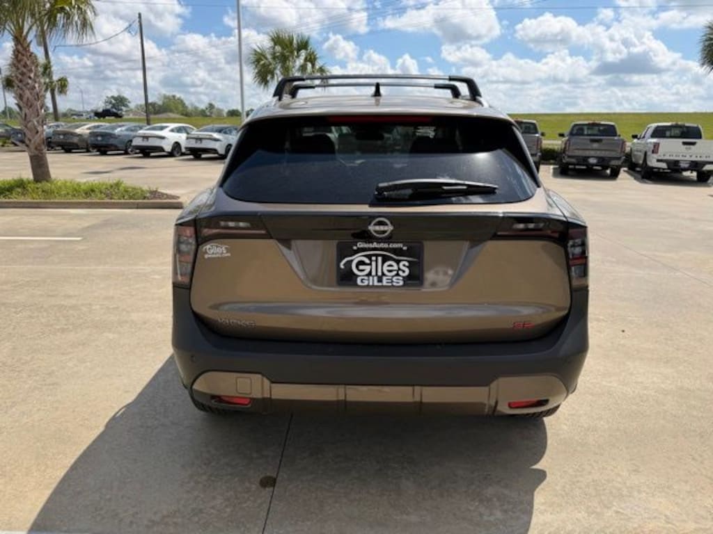 New 2026 Nissan Kicks SR SUV