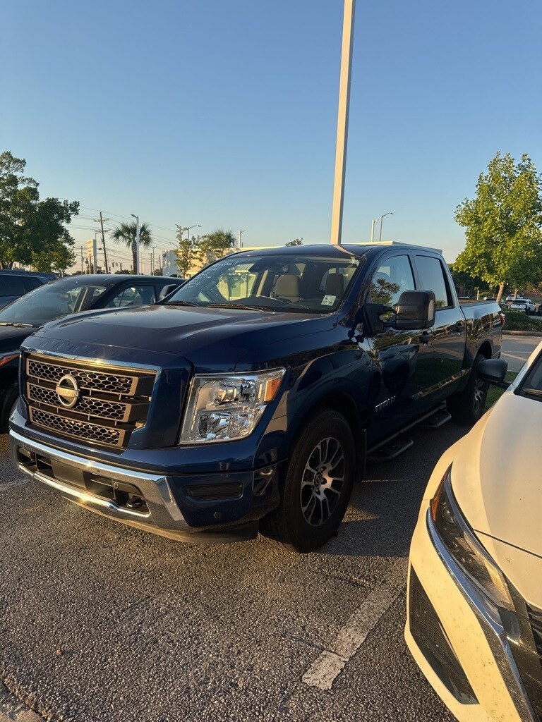 2024 Nissan Titan SV photo 2