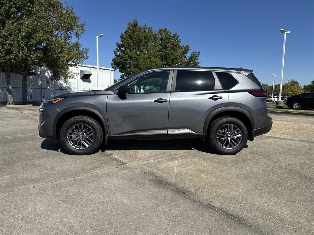 2026 Nissan Rogue S photo 3