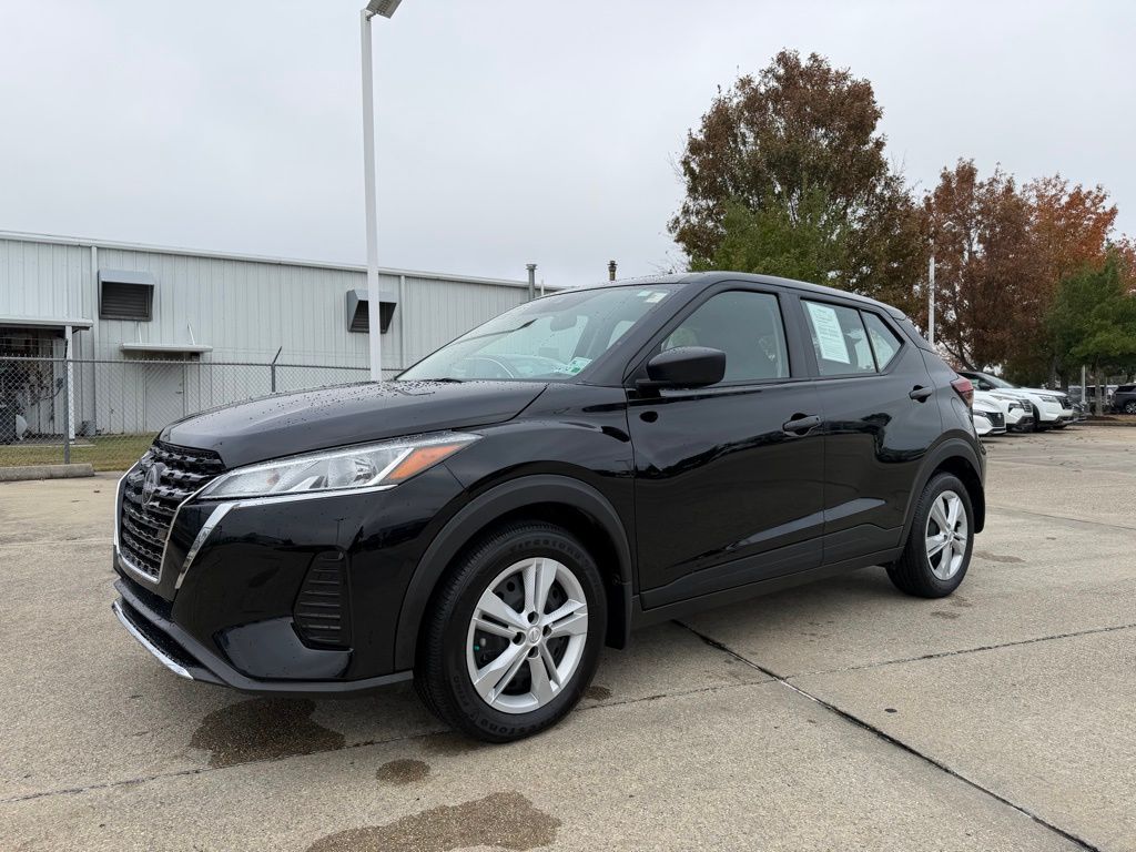 2025 Nissan KICKS PLAY Base's photo