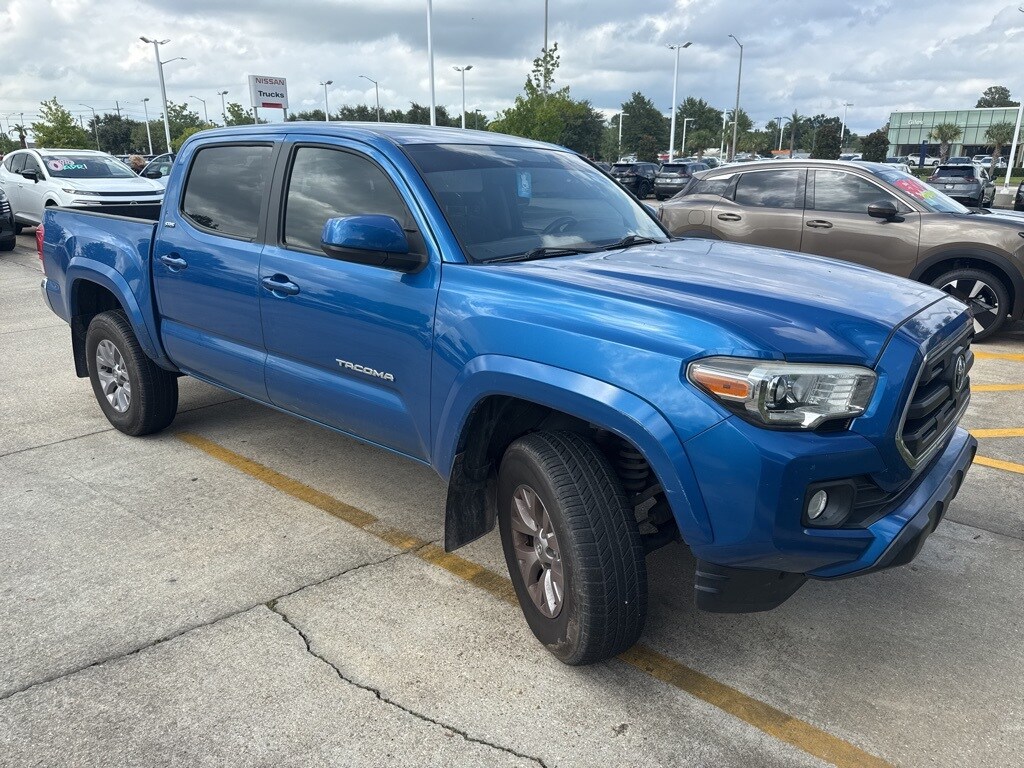 2017 Toyota Tacoma SR5 photo 2