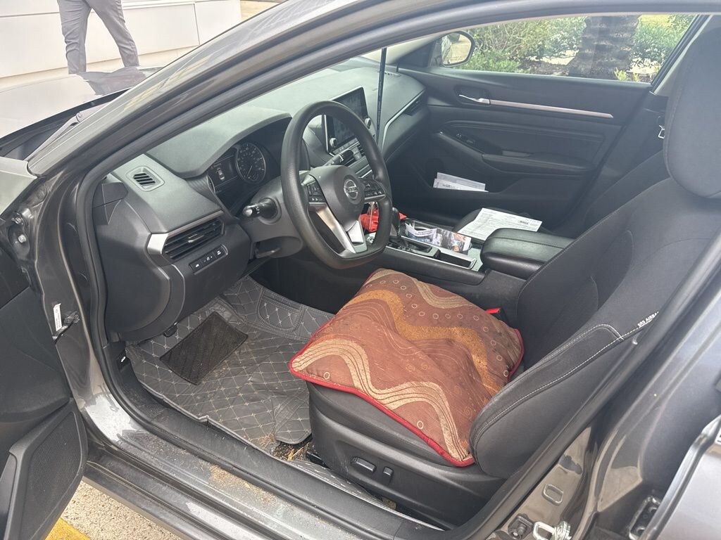 Used 2021 Nissan Altima 2.5 SV Sedan