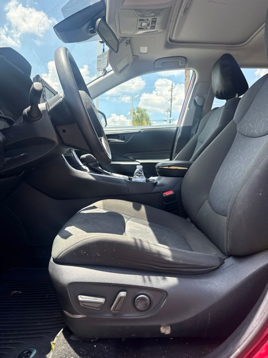 Used 2022 Toyota RAV4 XLE SUV