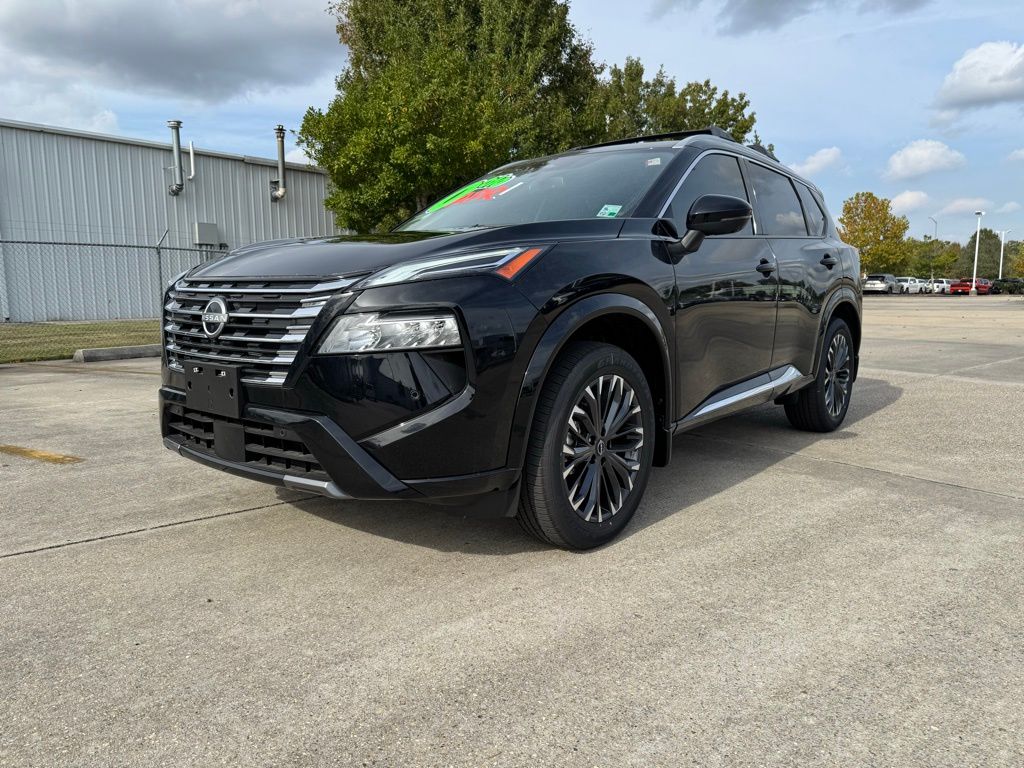 2025 Nissan Rogue Platinum's photo