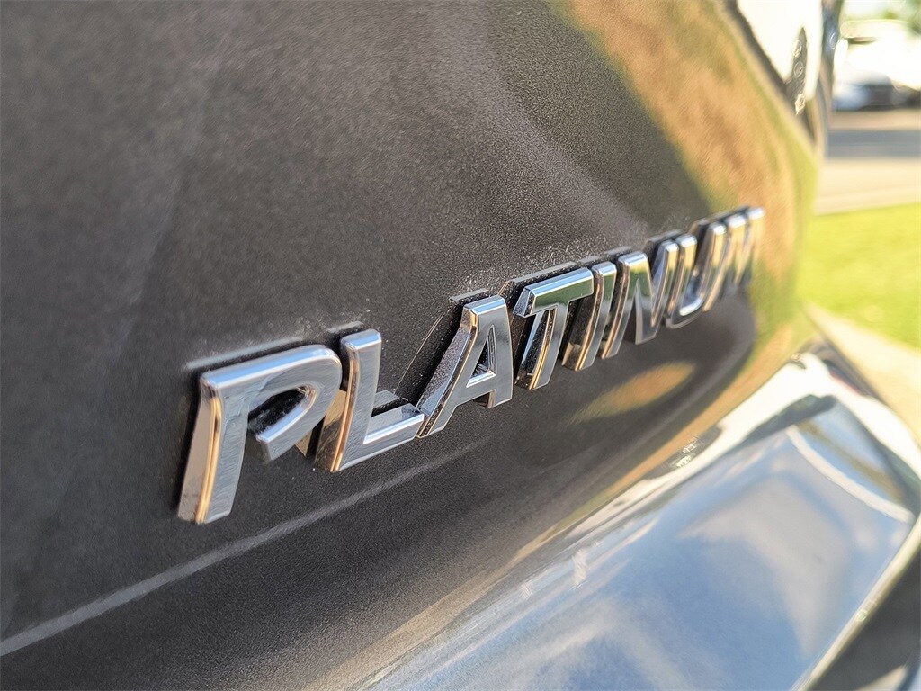 2025 Nissan Pathfinder Platinum photo 4