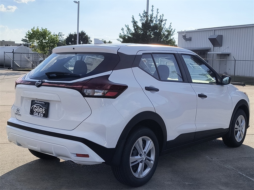 New 2025 Nissan Kicks Play S SUV