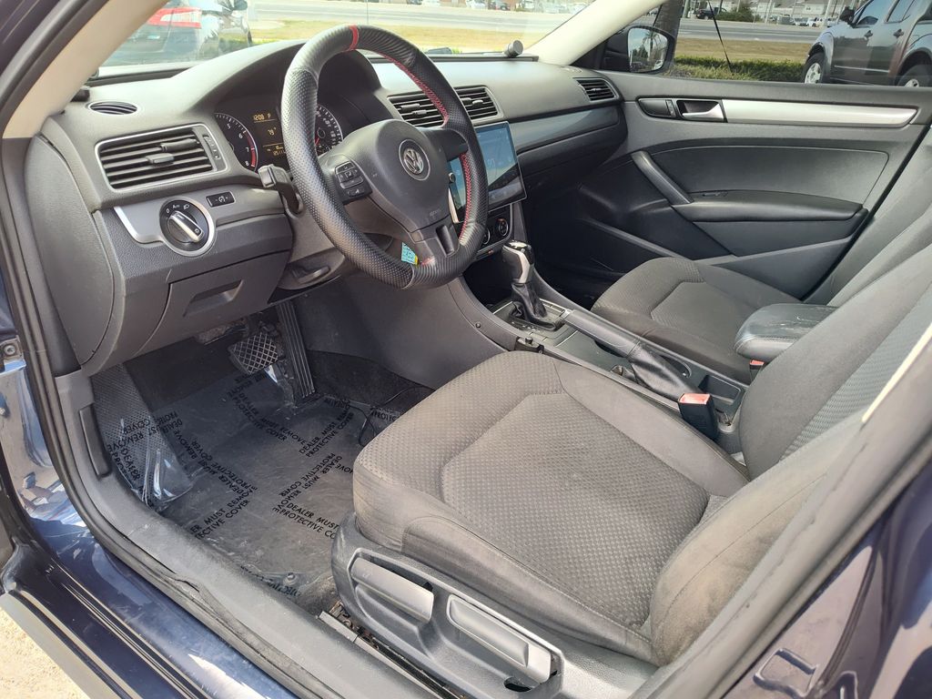 2015 Volkswagen Passat S photo 2