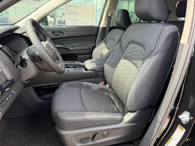 2026 Nissan Pathfinder SV - Photo 11