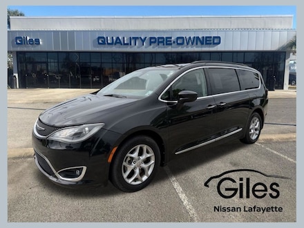 2017 Chrysler Pacifica Touring L Minivan/Van