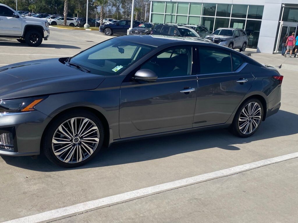 Used 2025 Nissan Altima 2.5 SL Sedan
