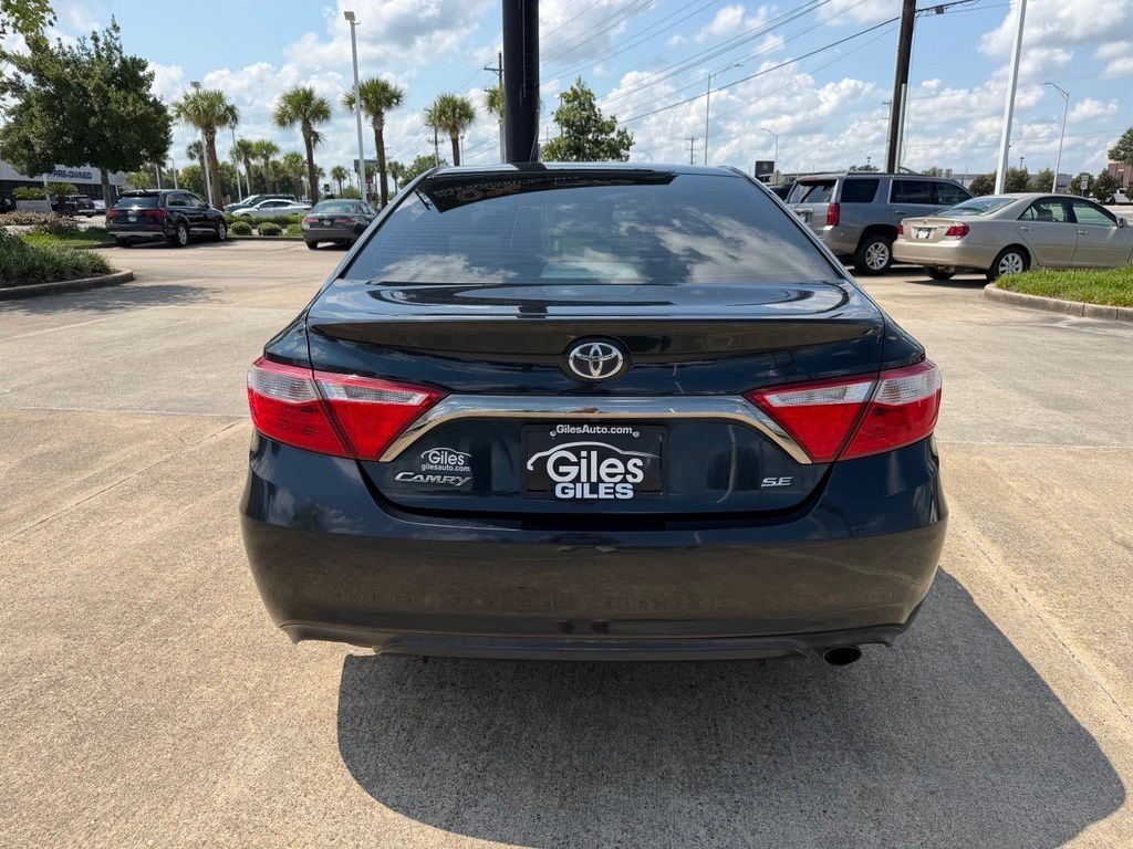 Used 2016 Toyota Camry SE Sedan