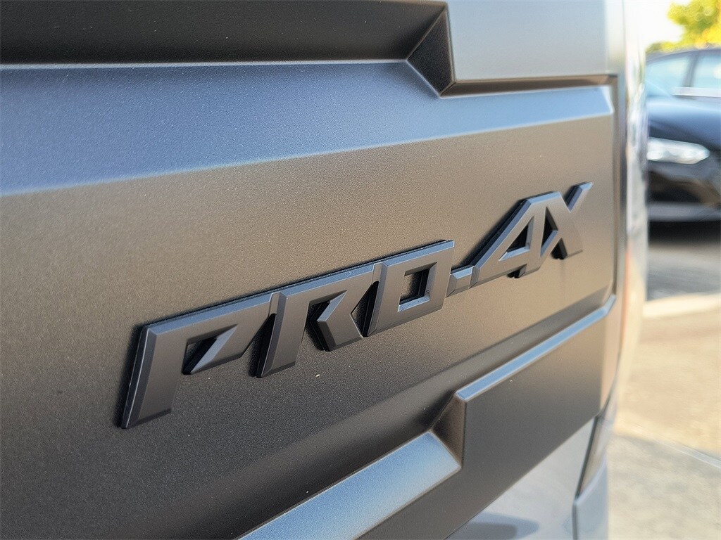2025 Nissan Frontier PRO-4X photo 4