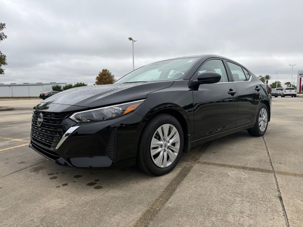 2025 Nissan Sentra S's photo