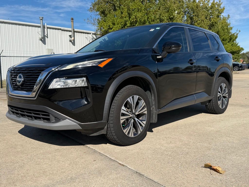 2022 Nissan Rogue SV's photo