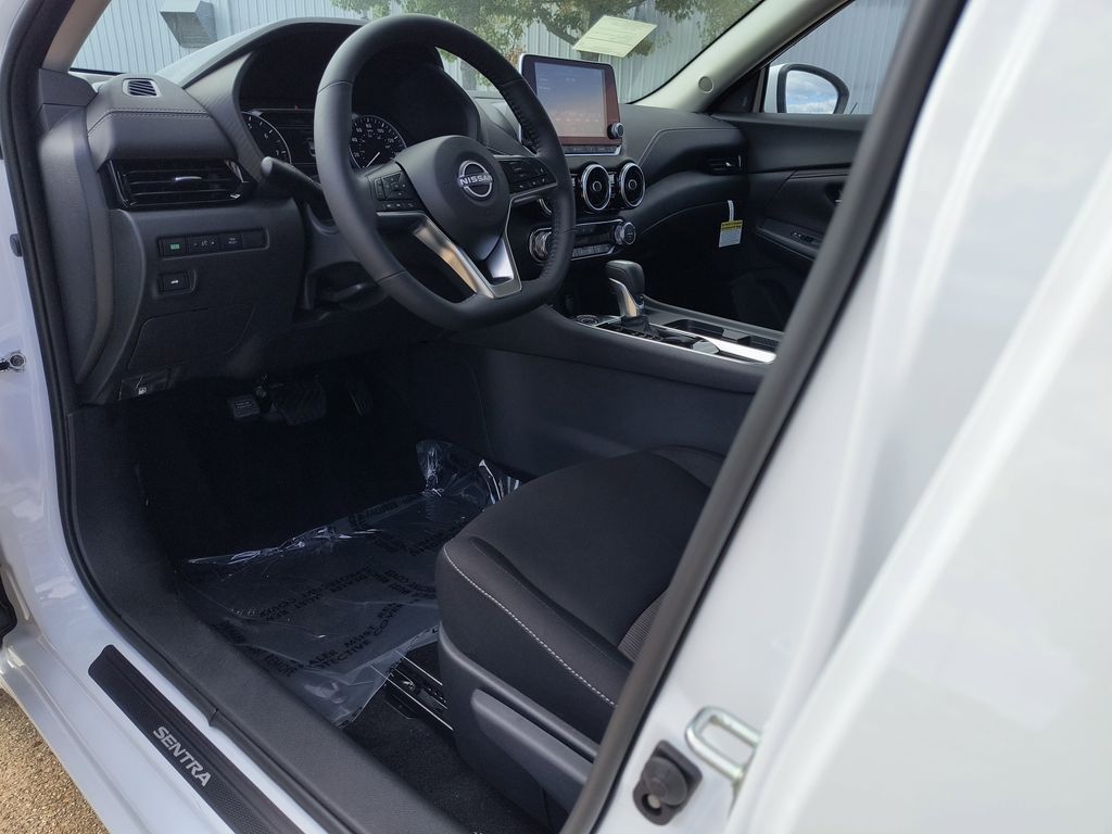 2025 Nissan Sentra SV photo 2