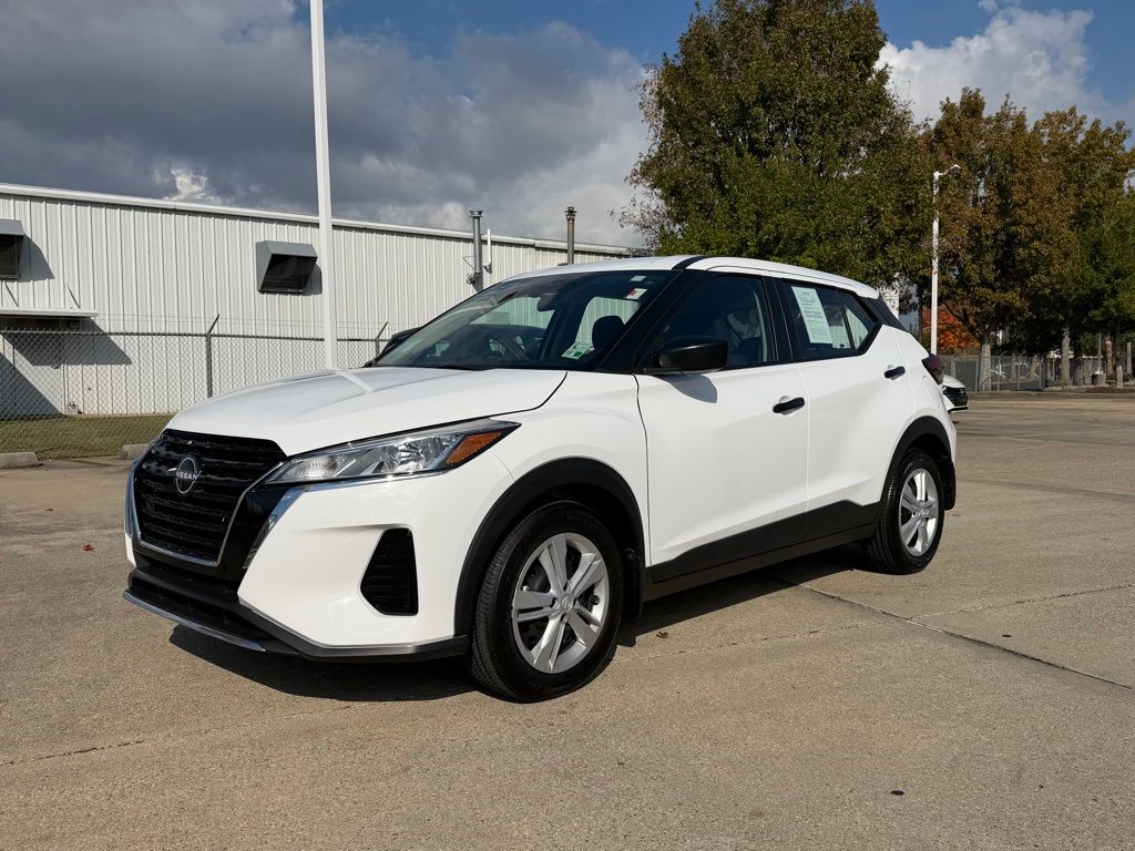 2025 Nissan KICKS PLAY Base's photo