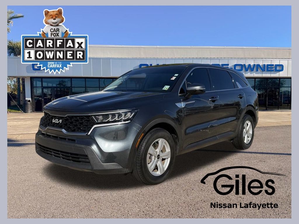 2022 Kia Sorento LX's photo