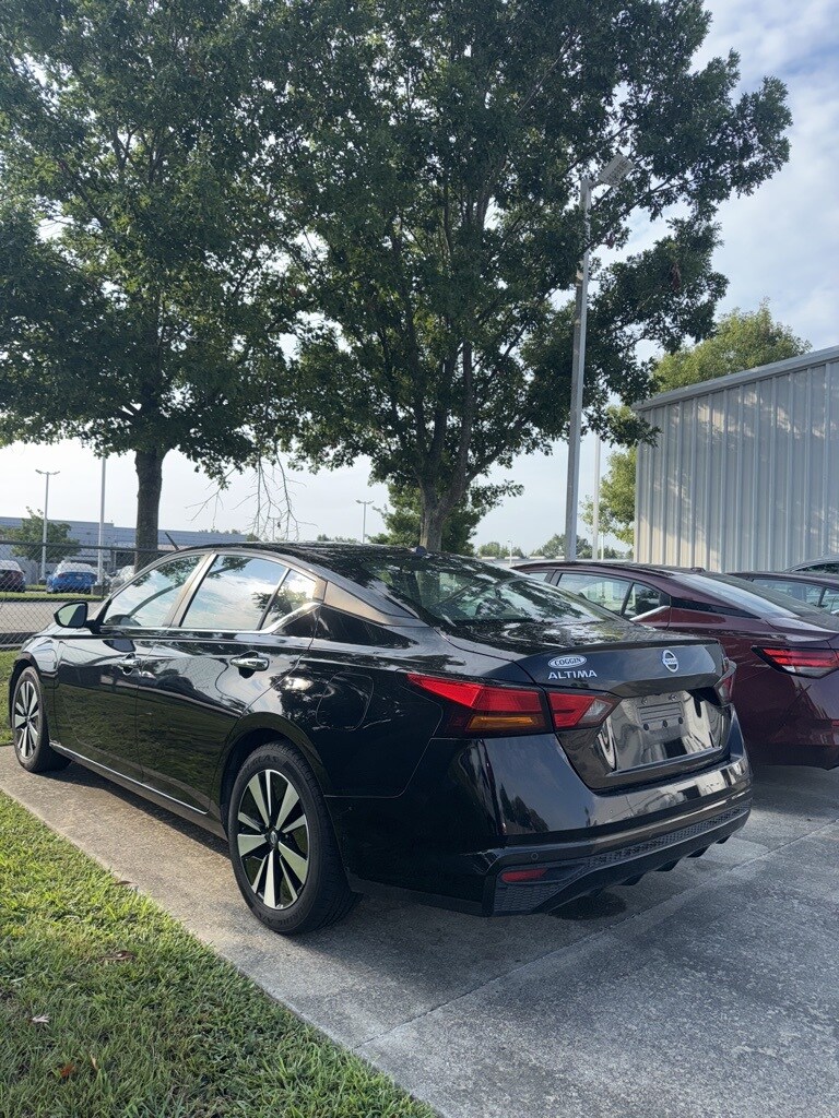 2021 Nissan Altima 2.5 SV photo 3