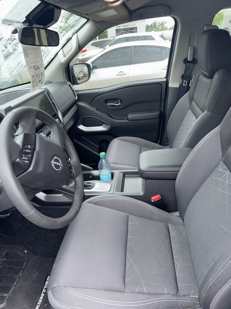 2025 Nissan Frontier SV photo 2
