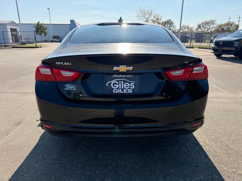 2016 Chevrolet Malibu 1LT photo 4