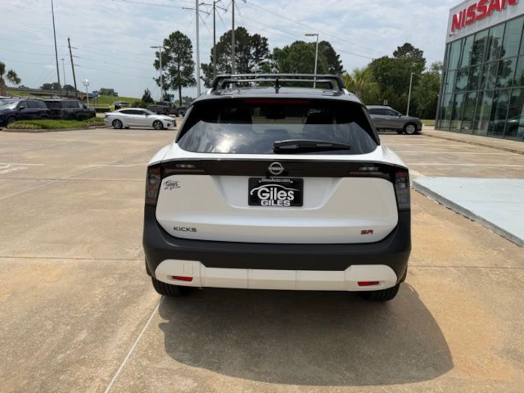 New 2026 Nissan Kicks SR SUV