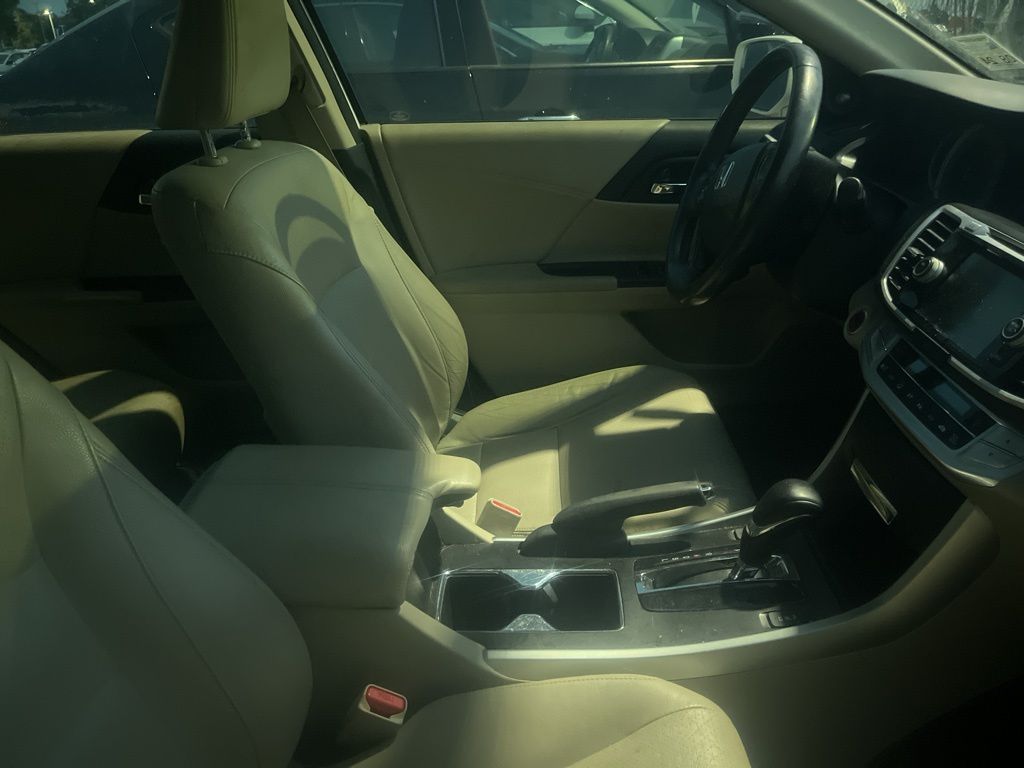 2015 Honda Accord EX-L photo 4