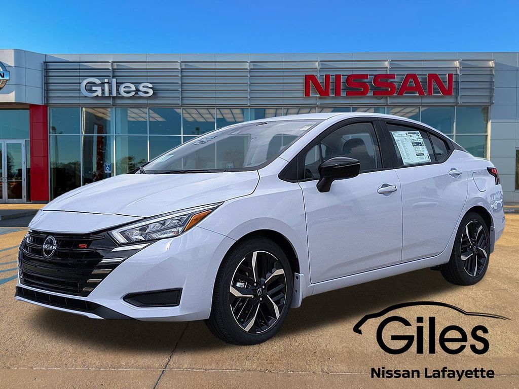 2025 Nissan Versa SR's photo