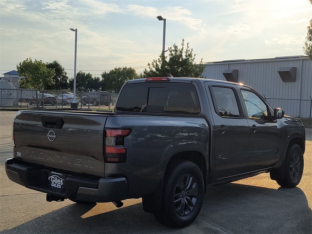 2026 Nissan Frontier SV photo 2