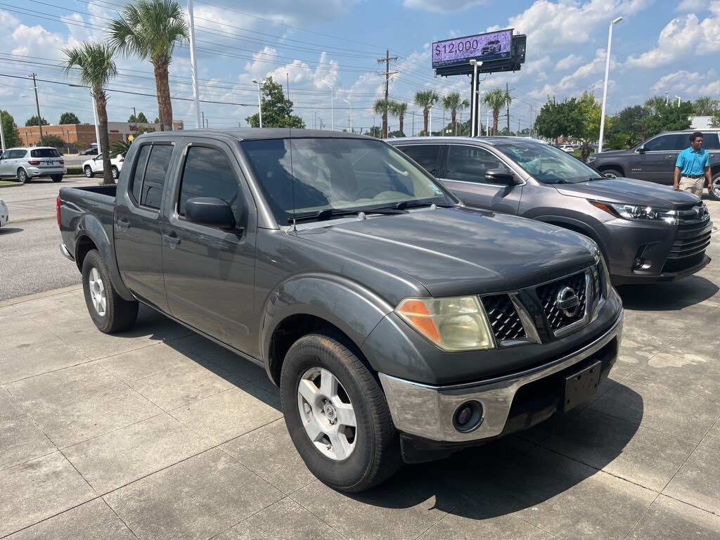 2005 Nissan Frontier SE photo 2