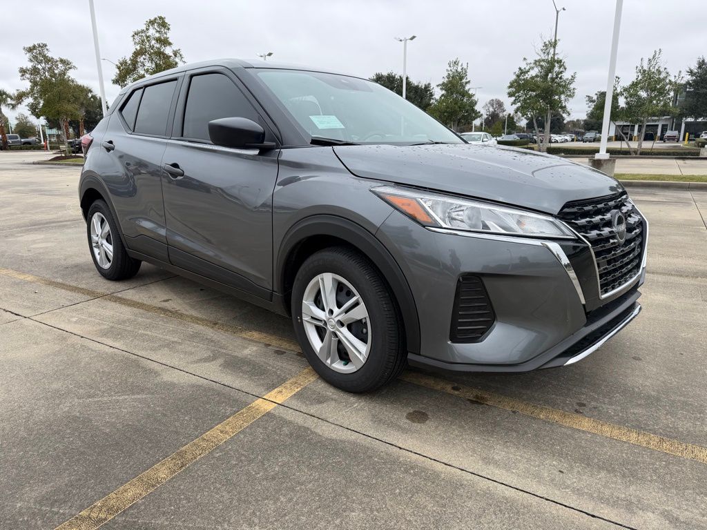 2025 Nissan Kicks Play S photo 3