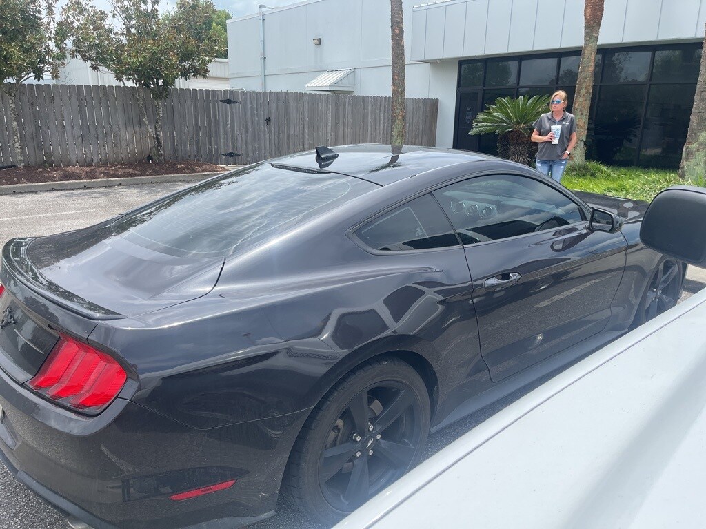 2022 Ford Mustang EcoBoost photo 4
