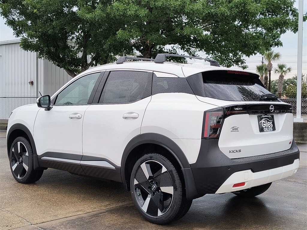 2025 Nissan Kicks SR photo 3