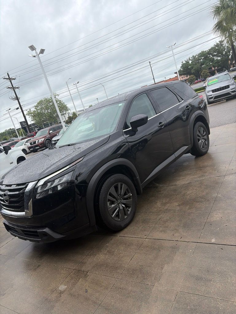 2025 Nissan Pathfinder S 2WD's photo