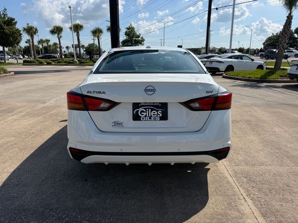 Used 2024 Nissan Altima 2.5 SV Sedan