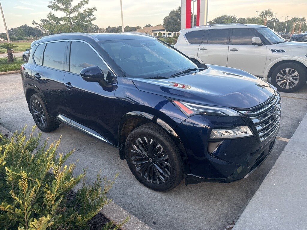 2024 Nissan Rogue Platinum photo 2