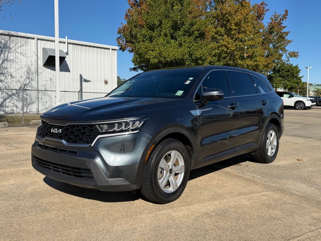 2022 Kia Sorento LX's photo