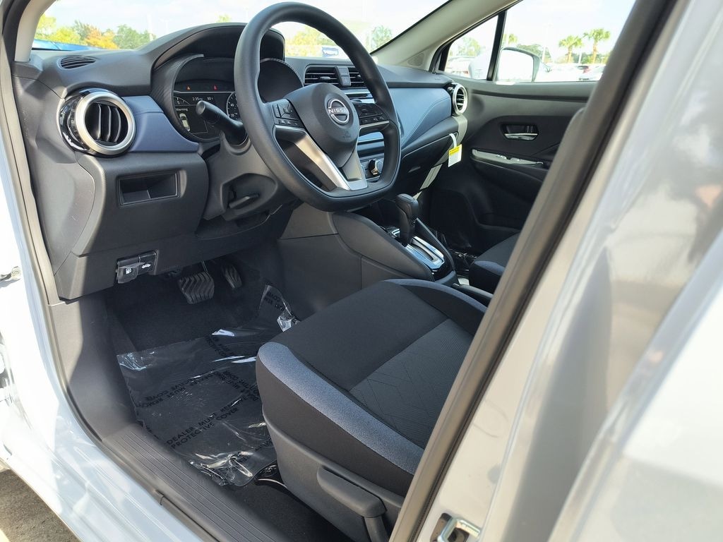 New 2025 Nissan Versa 1.6 SV Sedan
