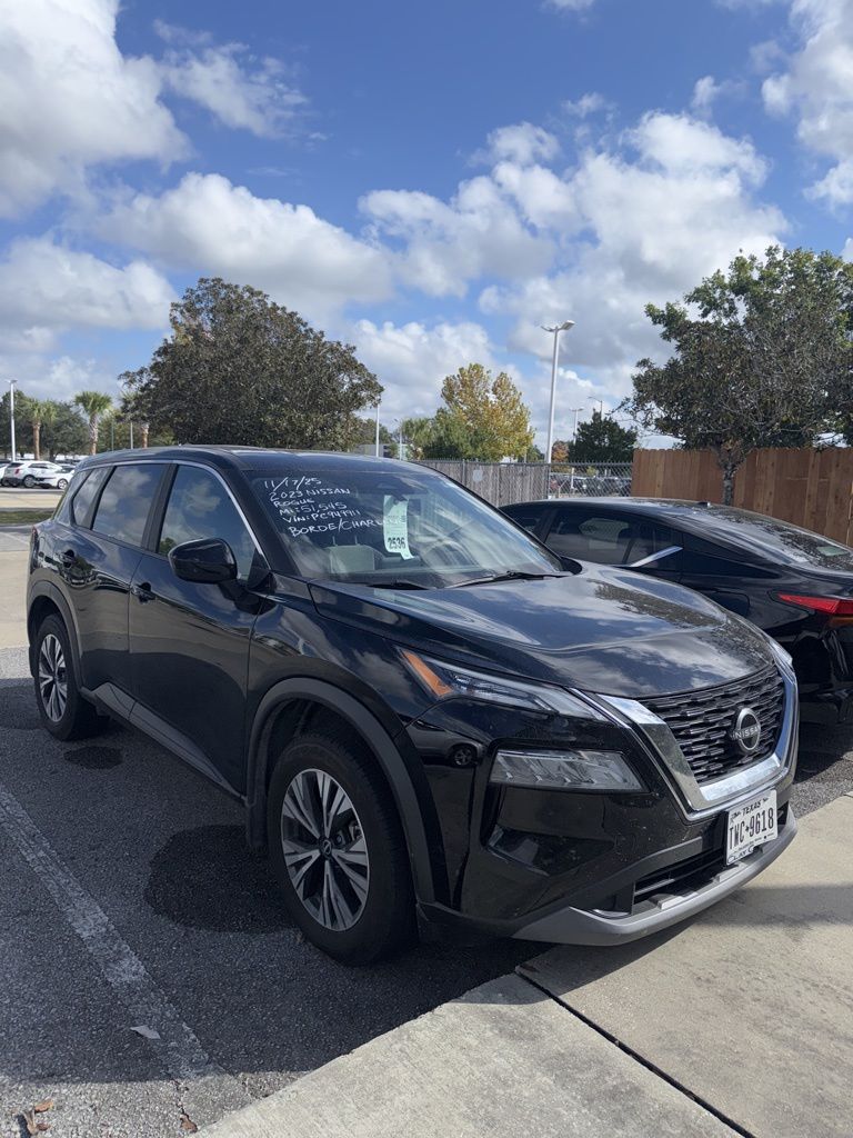 2023 Nissan Rogue SV photo 2