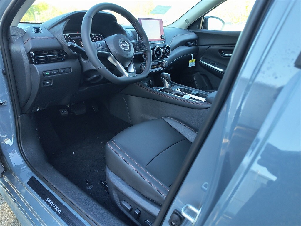 2025 Nissan Sentra SR photo 2