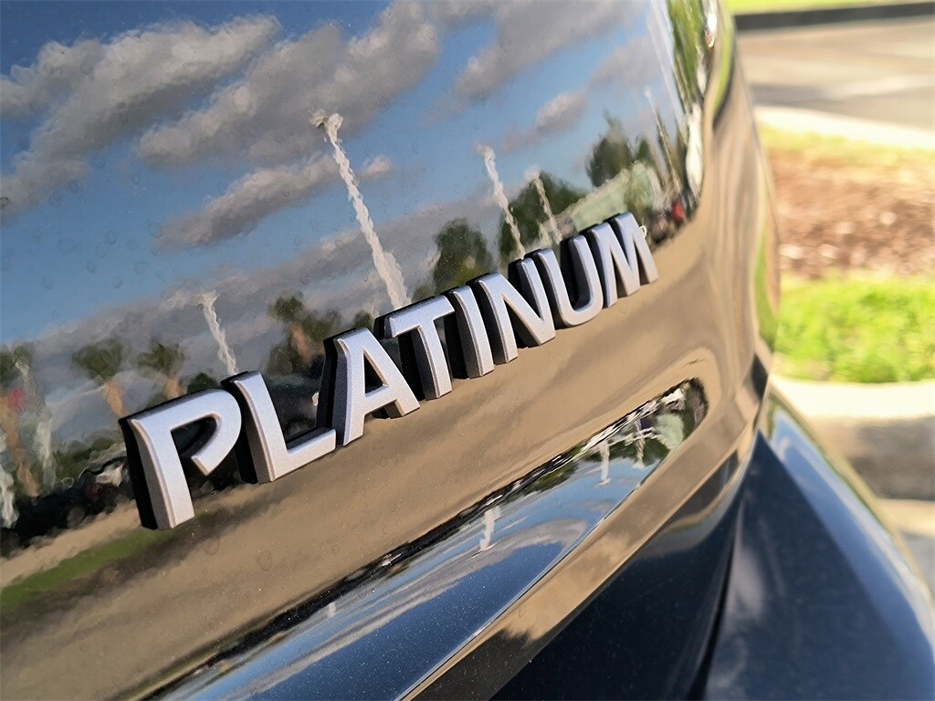 2025 Nissan Rogue Platinum photo 4