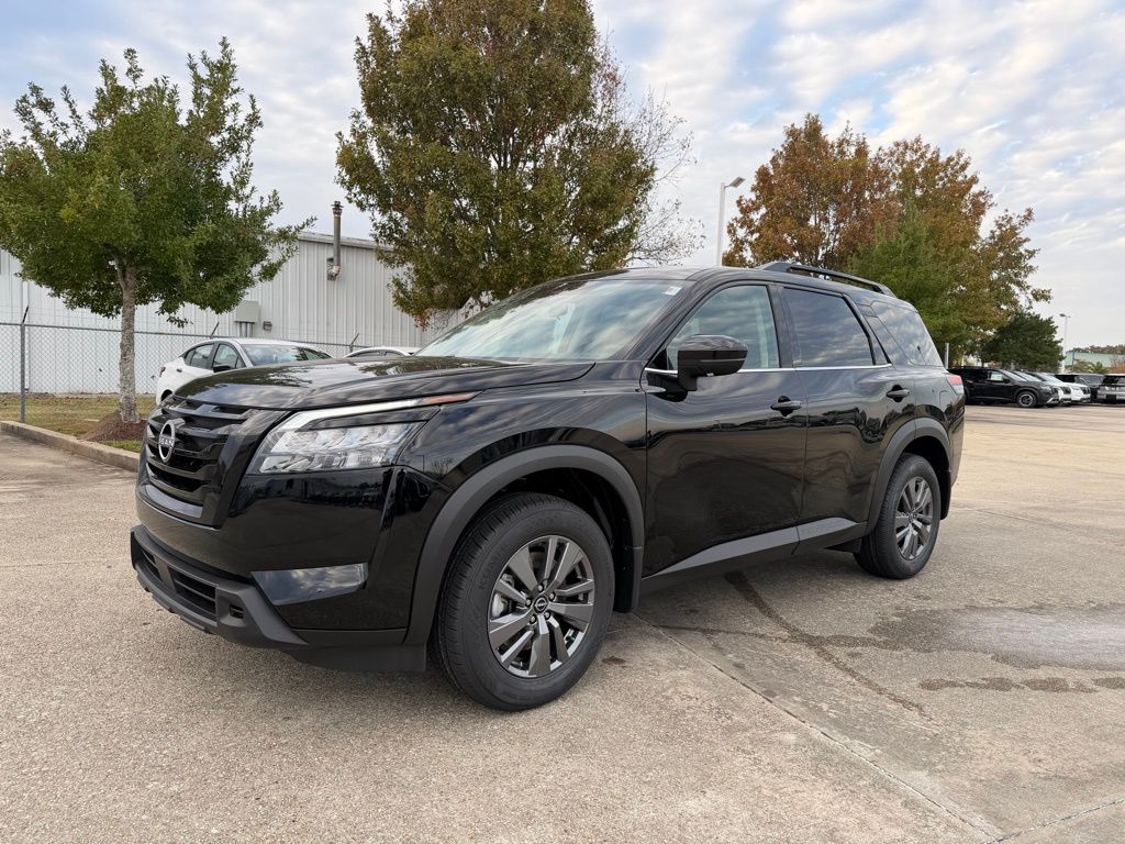 2025 Nissan Pathfinder SV's photo