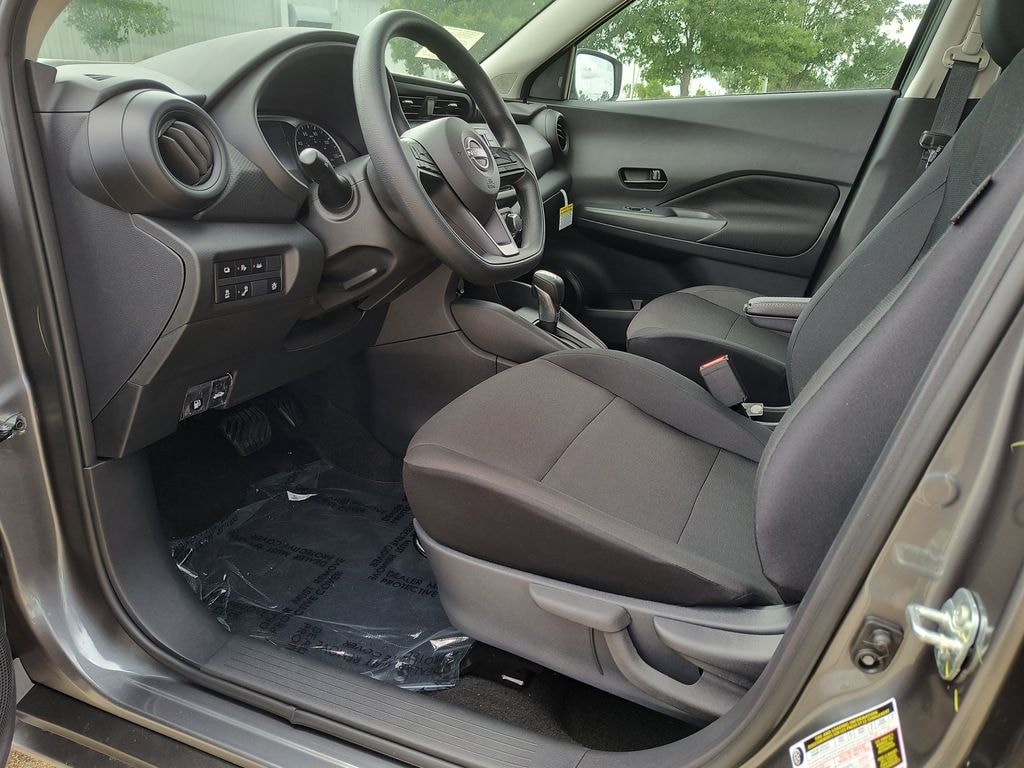 New 2025 Nissan Kicks Play S SUV