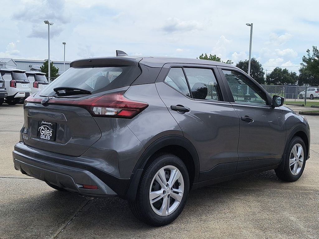 New 2025 Nissan Kicks Play S SUV