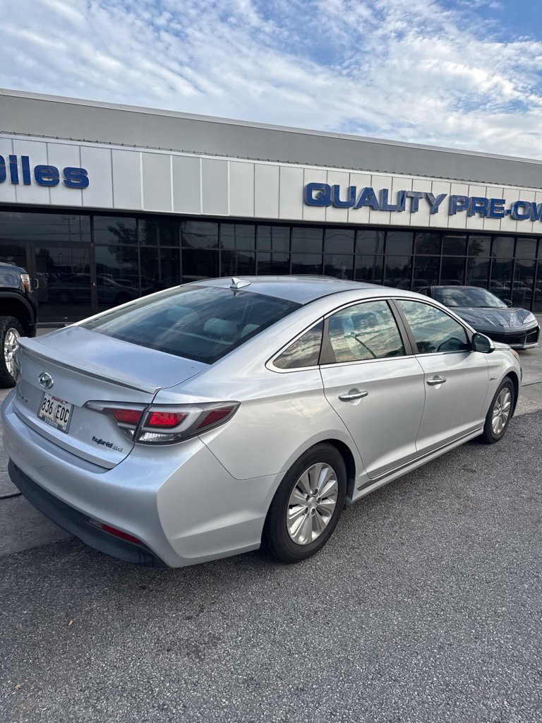 Used 2016 Hyundai Sonata Hybrid SE Sedan