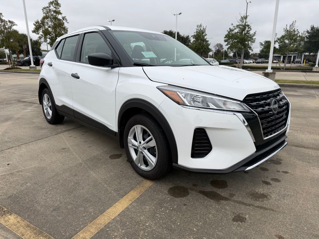 2025 Nissan Kicks Play S photo 4