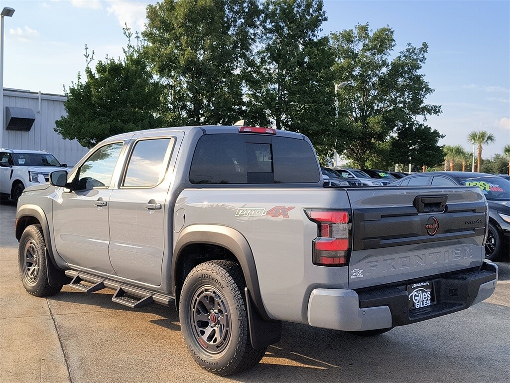 2025 Nissan Frontier PRO-4X photo 3